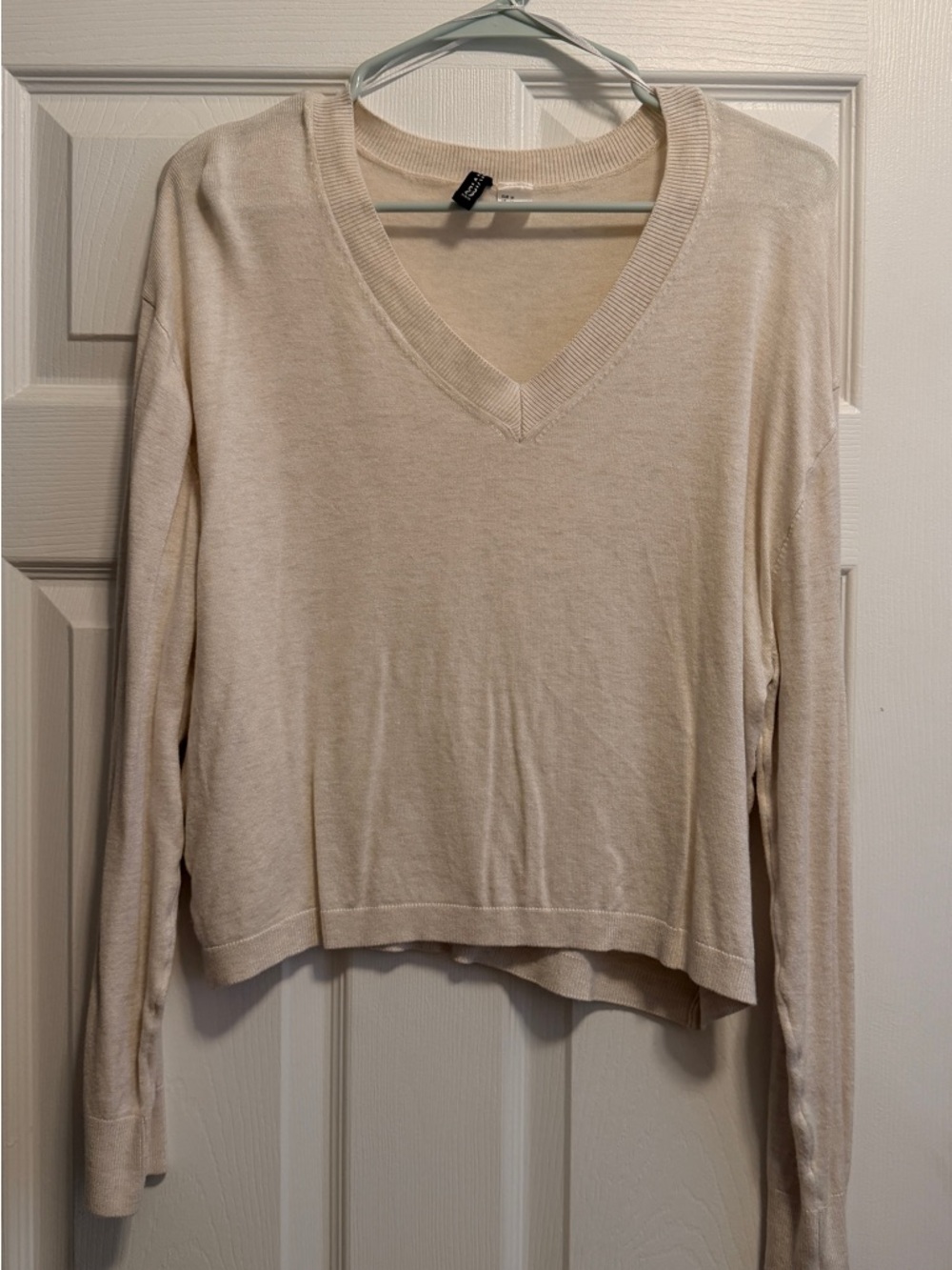 H&M Cream V-Neck Long Sleeve Knit Top
